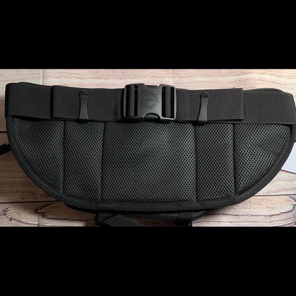 NWT Herschel Eighteen Hip Pack Crossbody Bag - Picture 5 of 8